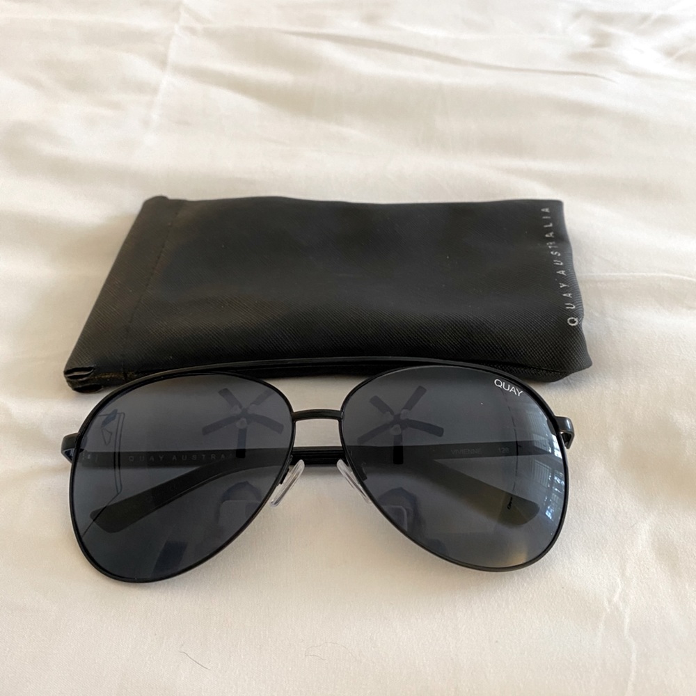 Quay Vivienne Sunglasses w/ case